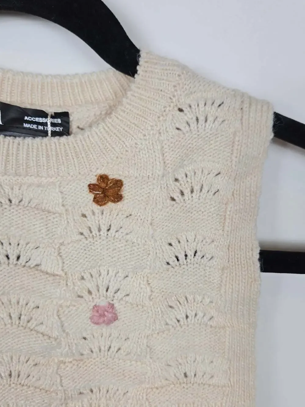 Zara Girls Cream Cable Knit Cropped Sweater Vest Floral Embroidery 6-9 Years